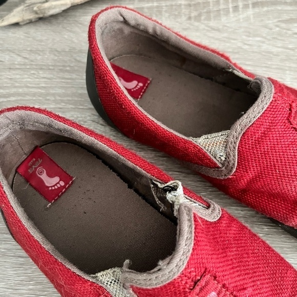 Teva Red Canvas Walking Hiking Shoes - Picture 2 of 5